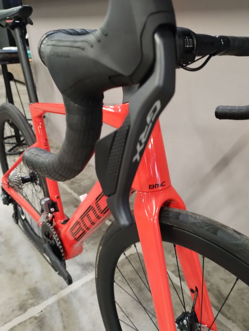 Used BMC Roadmachine 01 AMP TWO 2024 2024 Road & Gravel, Red — image 4 of 11