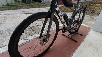 Used Trek Trek Emonda SLR 7 Nero Prismatik 2023 Road & Gravel, Black — image 2 of 8