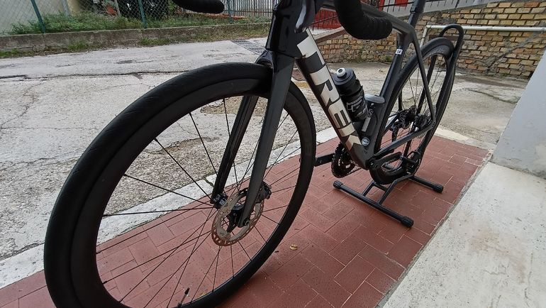 Used Trek Trek Emonda SLR 7 Nero Prismatik 2023 Road & Gravel, Black — image 2 of 8