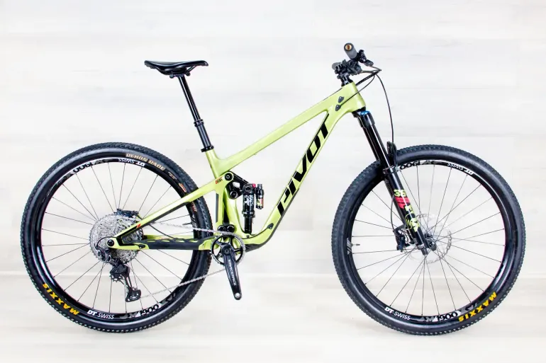 Used Pivot Switchblade Race 2022 Mountainbike, Green — image 1 of 19