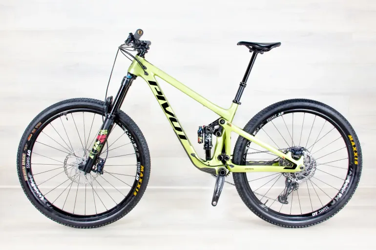 Used Pivot Switchblade Race 2022 Mountainbike, Green — image 2 of 19