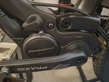 Giant Advance E+ Elite 3 Trance Shimano Deore XT 2024 Mountainbike de segunda mano, Morado — imagen 23 de 31