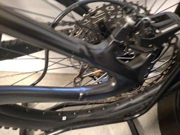 Giant Advance E+ Elite 3 Trance Shimano Deore XT 2024 Mountainbike de segunda mano, Morado — imagen 17 de 31