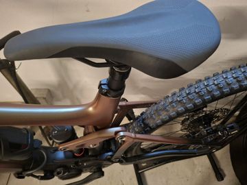 Giant Advance E+ Elite 3 Trance Shimano Deore XT 2024 Mountainbike de segunda mano, Morado — imagen 15 de 31