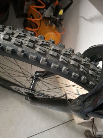 Giant Advance E+ Elite 3 Trance Shimano Deore XT 2024 Mountainbike de segunda mano, Morado — imagen 11 de 31