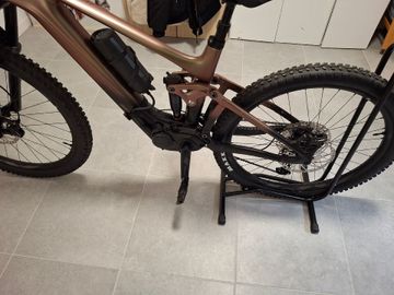 Giant Advance E+ Elite 3 Trance Shimano Deore XT 2024 Mountainbike de segunda mano, Morado — imagen 2 de 31
