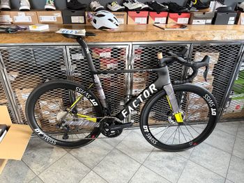 Factor, Ostro Shimano Ultegra Di2