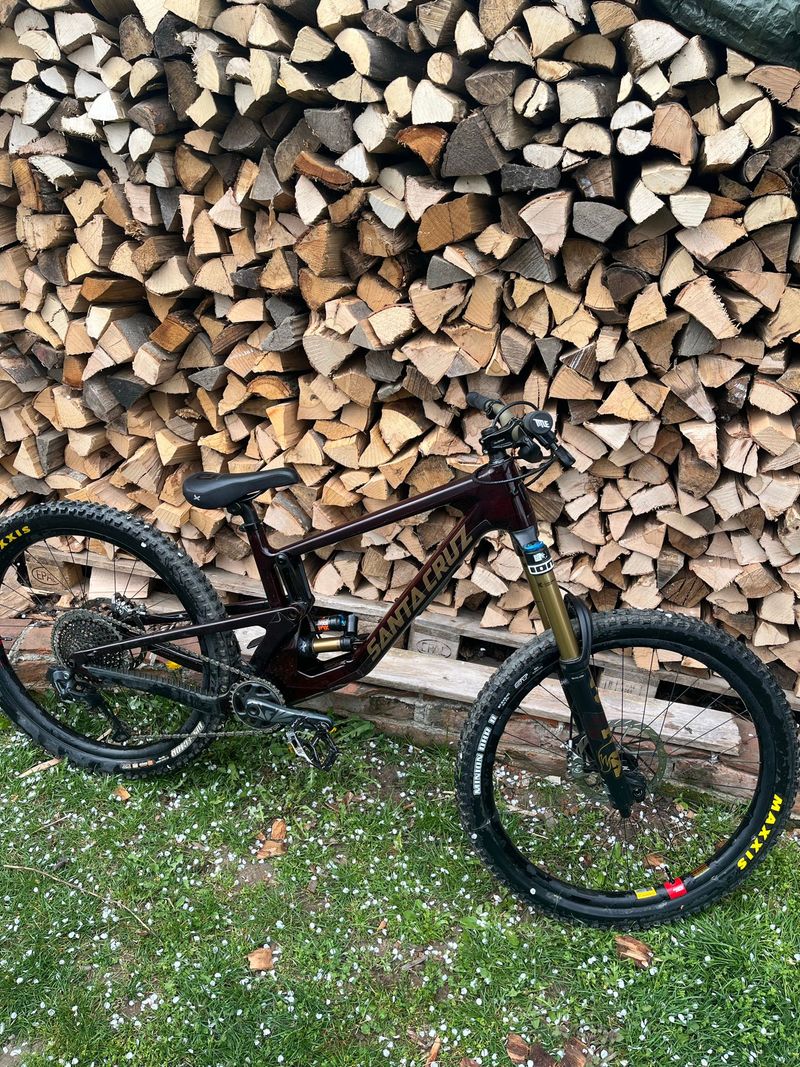 Brugt Santa Cruz NOMAD X01 / Air / AXS / RSV / Carbon CC / 27.5 2022 2022 MTB