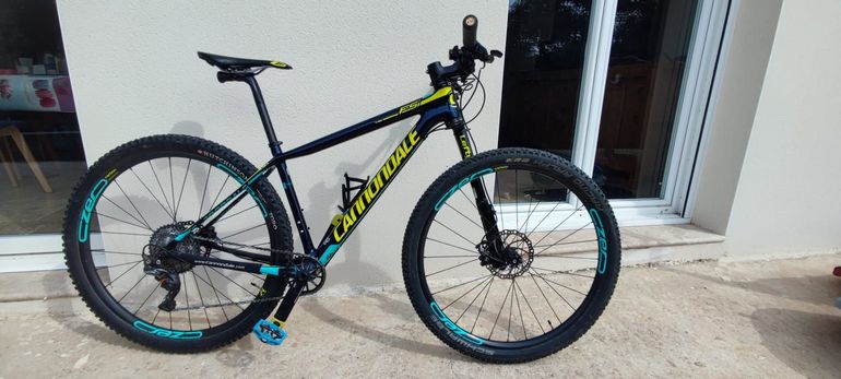 Used Cannondale F-Si Carbon 2 2017 2017 Mountainbike, Black, 27.5 — image 1 of 3
