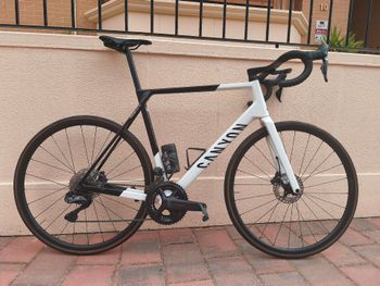 Canyon Ultimate CF SL 8 Di2 LTD RSVP 2022 2022 Road & Gravel usato