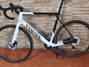 Used Canyon Ultimate CF SL 8 Di2 LTD RSVP 2022 2022 Road & Gravel — image 2 of 7