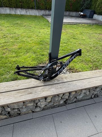 Brugt Pivot PHOENIX 29 Pro Saint w/ Carbon Wheels 2023 Frameset 2023 MTB