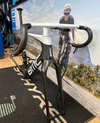Used BMC R01 2026 Road & Gravel, Black — image 2 of 3