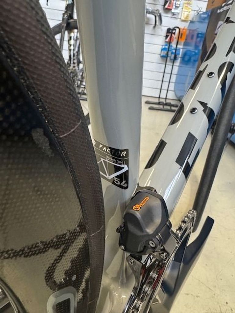 Used Factor O2 Shimano Ultegra Di2 2025 Road & Gravel, Light Gray — image 4 of 7