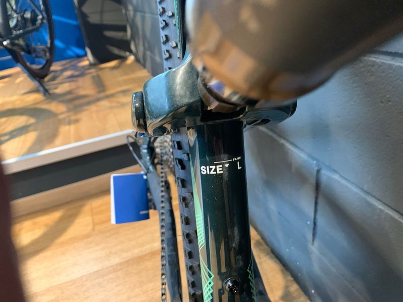 Używany Orbea OIZ M-PRO 2024 2024 Mountainbike — zdjęcie 9 z 10