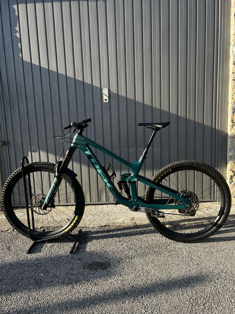 Käytetty Trek Slash 9.8 2023 2023 Mountainbike — kuva 2 / 7