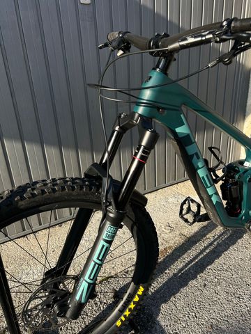 Käytetty Trek Slash 9.8 2023 2023 Mountainbike — kuva 4 / 7