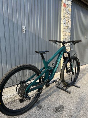 Käytetty Trek Slash 9.8 2023 2023 Mountainbike — kuva 6 / 7