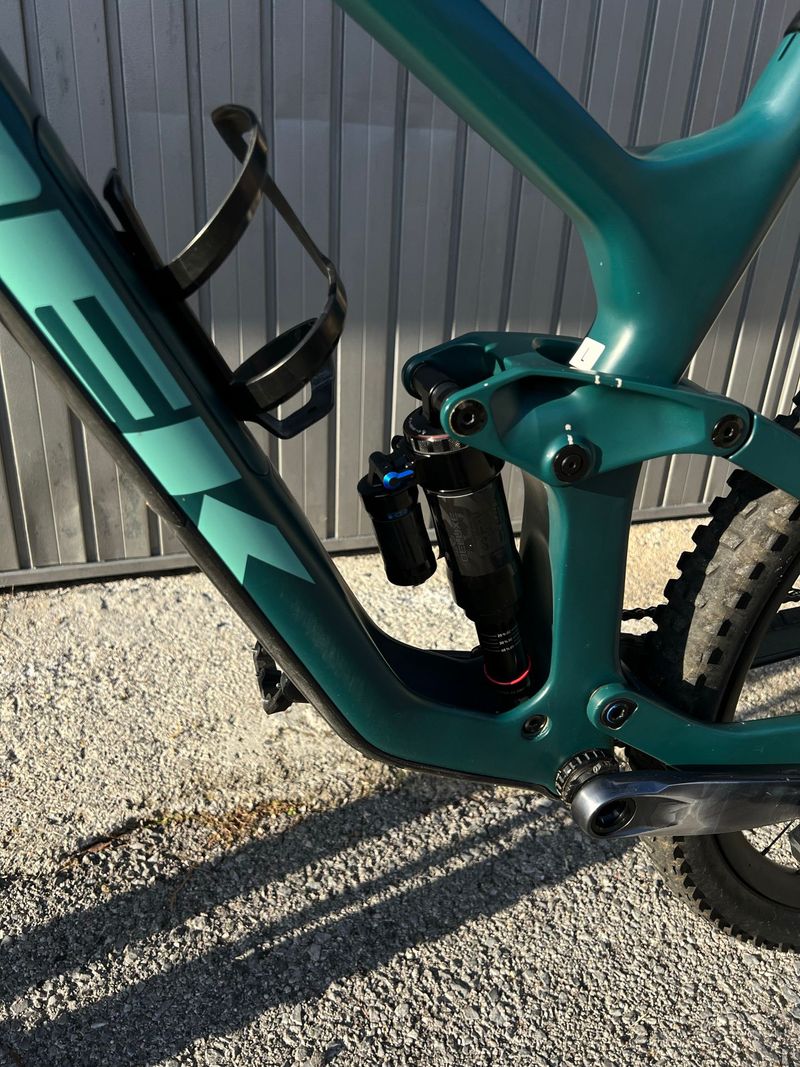 Käytetty Trek Slash 9.8 2023 2023 Mountainbike — kuva 5 / 7