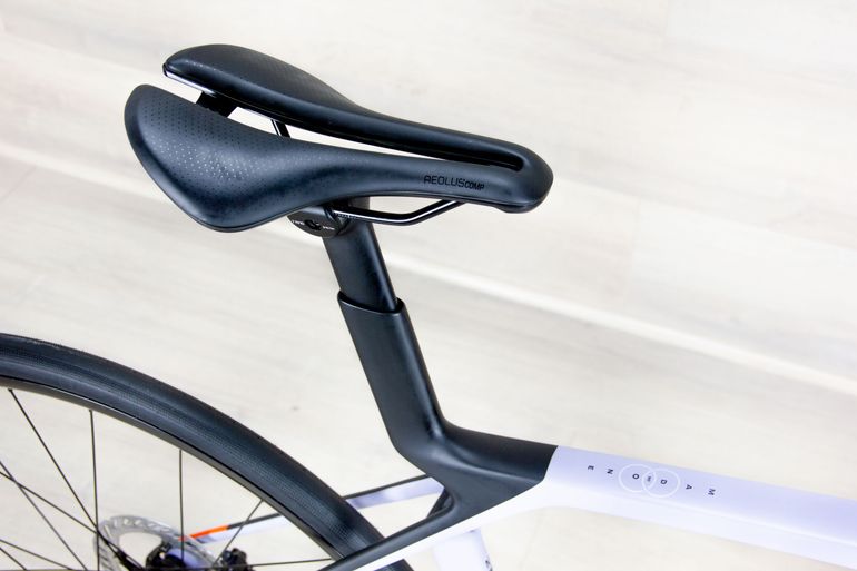 Used Trek Madone SL5 Gen 8 2025 Road & Gravel, Purple — image 8 of 18