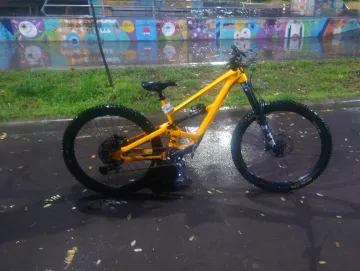 Used YT Industries Capra CORE 3 MX 2024 2024 Mountainbike, Orange, 29, 27.5 — image 7 of 15