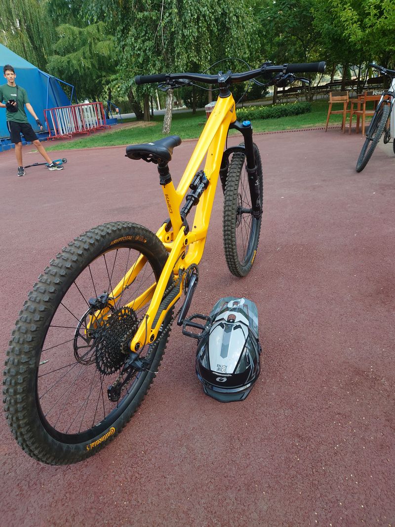 Used YT Industries Capra CORE 3 MX 2024 2024 Mountainbike, Orange, 29, 27.5 — image 12 of 15