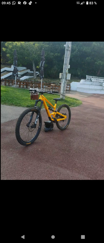 Used YT Industries Capra CORE 3 MX 2024 2024 Mountainbike, Orange, 29, 27.5 — image 1 of 15