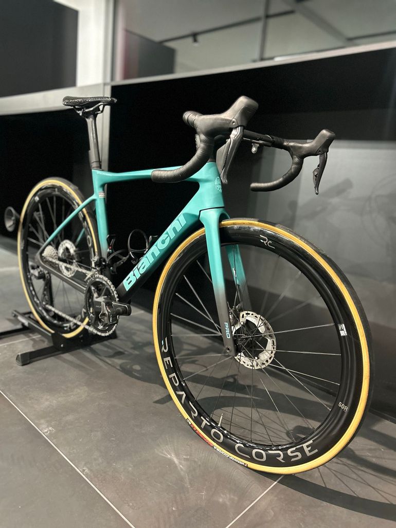 Used Bianchi Specialissima PRO Ultegra Di2 2024 2024 Road & Gravel, Black — image 1 of 6