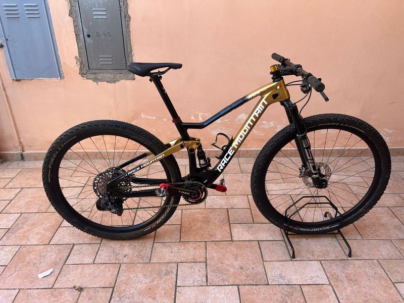 Brugt RACE MOUNTAIN R29 Full 2024 MTB
