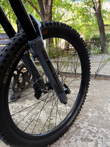 Propain Spindrift 5AL 2025 Mountainbike usato, Grigio chiaro — immagine 17 di 21