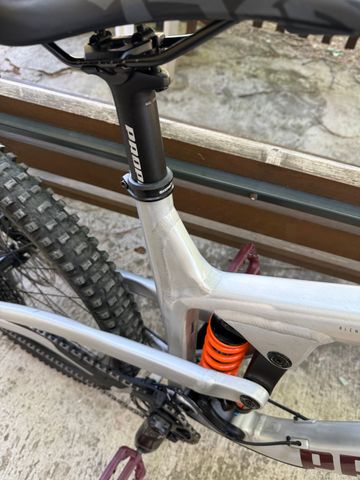 Propain Spindrift 5AL 2025 Mountainbike usato, Grigio chiaro — immagine 11 di 21