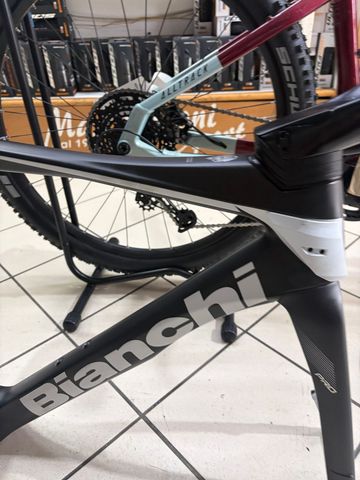 Używany Bianchi Oltre PRO SHIMANO ULTEGRA DI2 2025 Frameset 2025 Road & Gravel