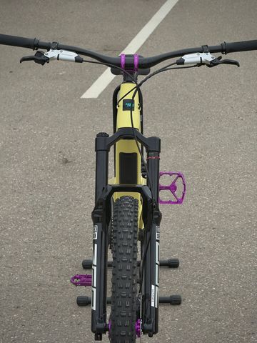 Used Santa Cruz Nomad Custom 2025 Mountainbike, Orange — image 14 of 24