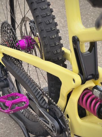 Used Santa Cruz Nomad Custom 2025 Mountainbike, Orange — image 4 of 24