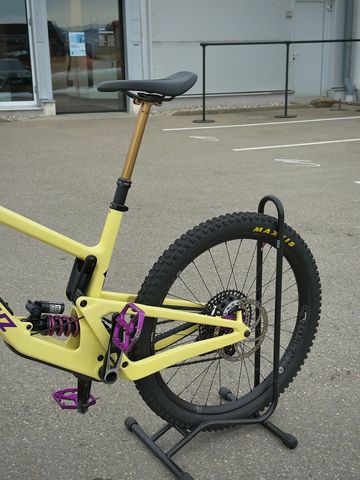 Used Santa Cruz Nomad Custom 2025 Mountainbike, Orange — image 19 of 24