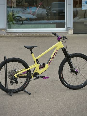 Used Santa Cruz Nomad Custom 2025 Mountainbike, Orange — image 1 of 24