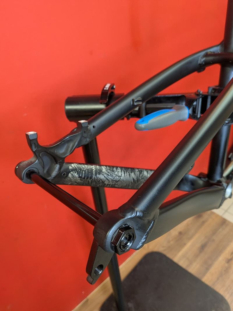 Used Dartmoor Hornet 2020 Frameset 2020 Mountainbike, Black, 27.5 — image 4 of 7