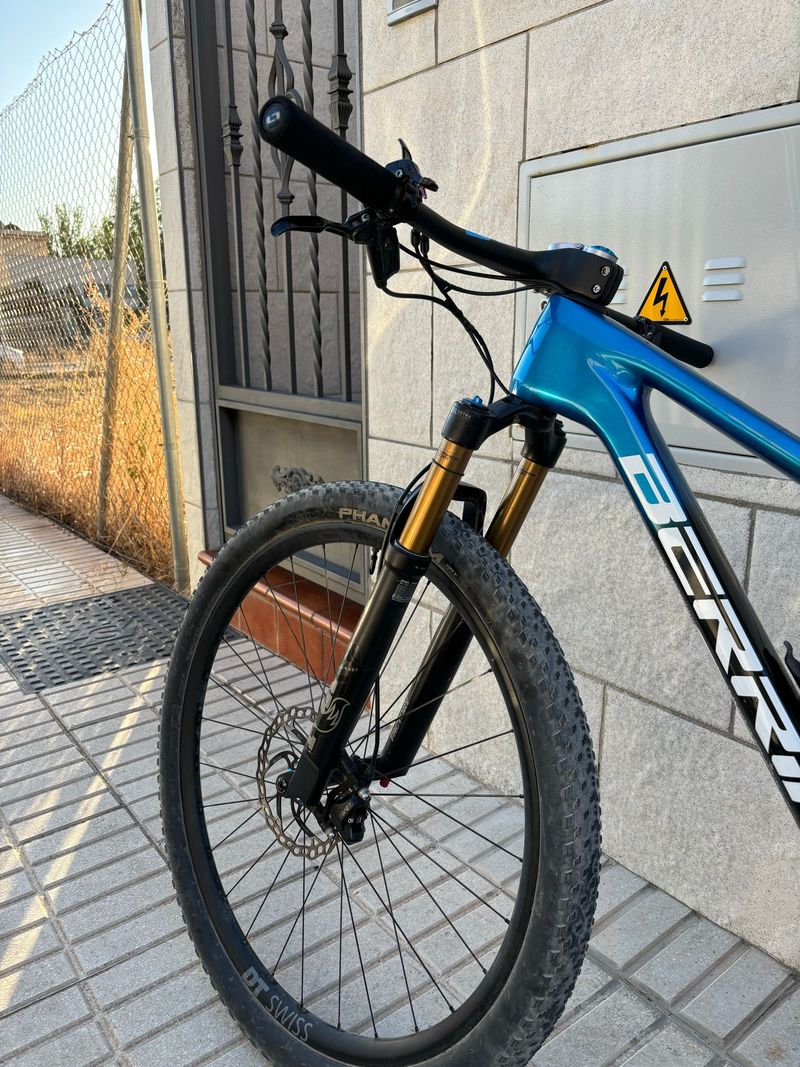 Used Berria Mako 2022 Mountainbike, Blue — image 11 of 12