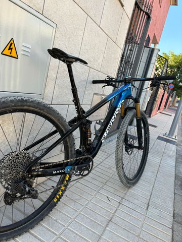 Used Berria Mako 2022 Mountainbike, Blue — image 3 of 12