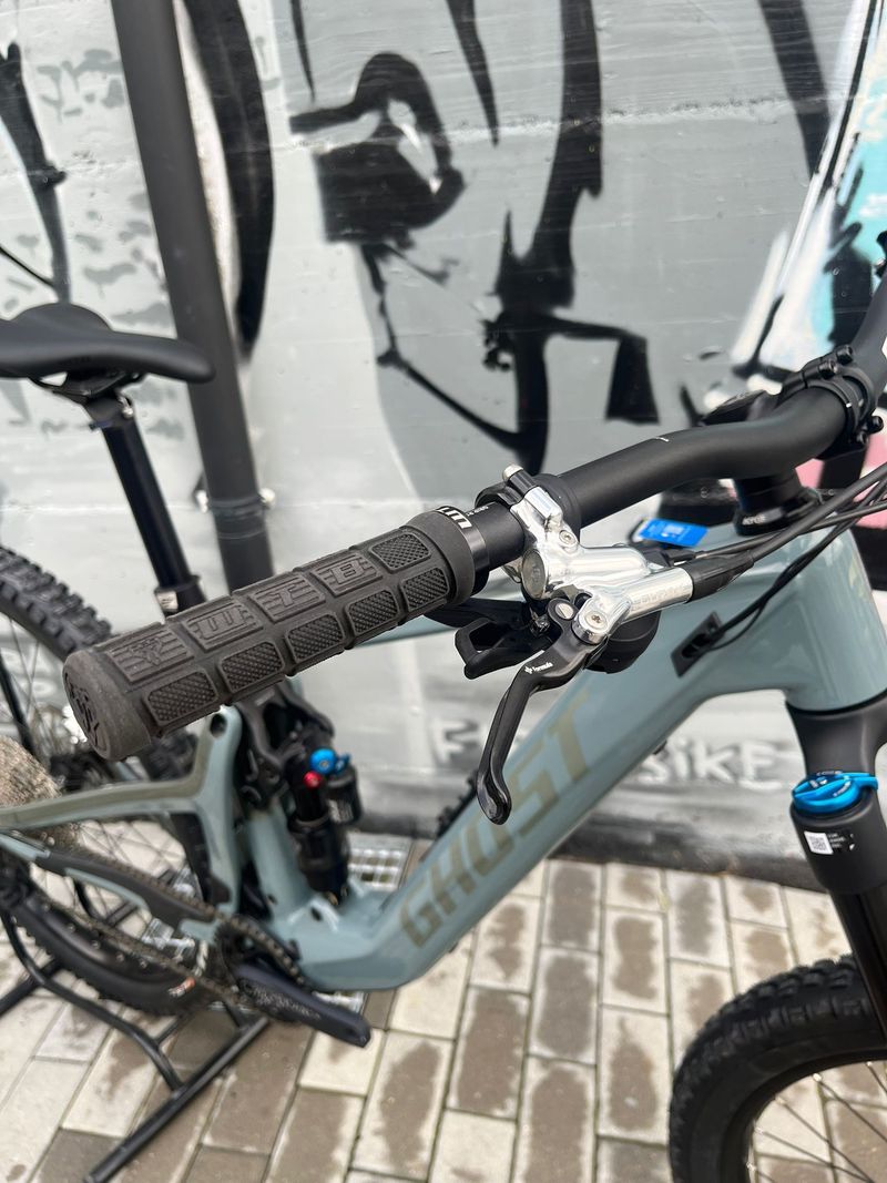 Tweedehands Ghost PATH RIOT GREY 2024 Mountainbike — afbeelding 4 van 8