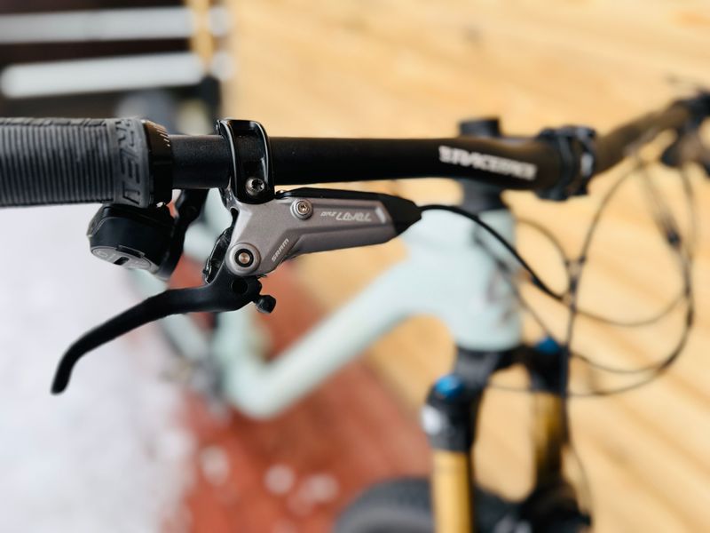 Lapierre XRM 9.9 2025 2025 Mountainbike usato, Grigio chiaro — immagine 6 di 7