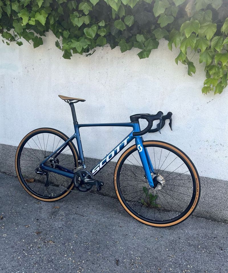 Used Scott Addict 20 2022 2022 Road & Gravel, Blue — image 2 of 7