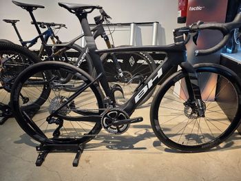 Used BH IAEROLIGHT Shimano 105 Di2 2025 Road & Gravel, Black — image 1 of 4