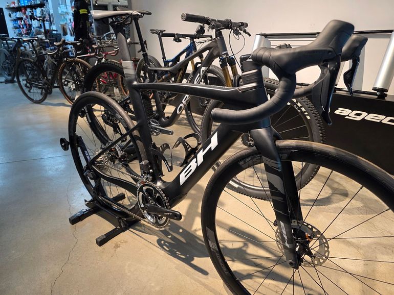Used BH IAEROLIGHT Shimano 105 Di2 2025 Road & Gravel, Black — image 2 of 4