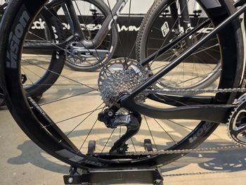 Used BH IAEROLIGHT Shimano 105 Di2 2025 Road & Gravel, Black — image 3 of 4