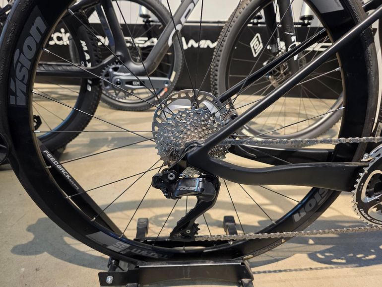 Used BH IAEROLIGHT Shimano 105 Di2 2025 Road & Gravel, Black — image 3 of 4