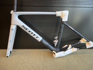 Used Scott Addict RC Pro 2025 Frameset 2025 Road & Gravel, White — image 2 of 4