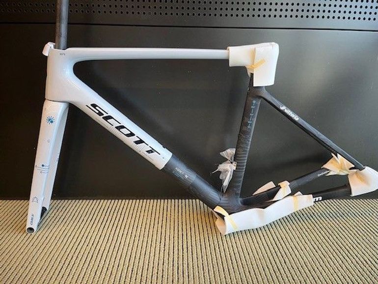 Gebrauchtes Scott Addict RC Pro 2025 Frameset 2025 Road & Gravel, Weiß — Bild 2 von 4