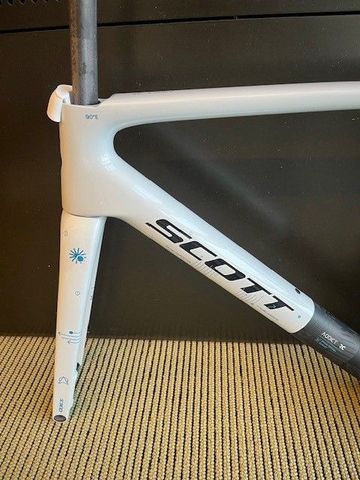 Used Scott Addict RC Pro 2025 Frameset 2025 Road & Gravel, White — image 3 of 4