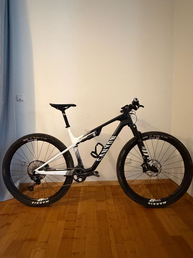 Canyon Lux World Cup CF 6 2023 2023 MTB d'occasion